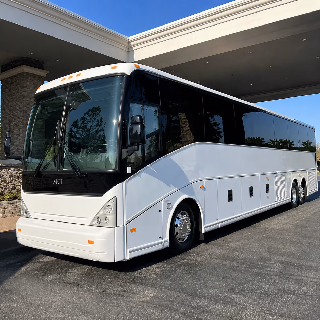 airport shuttle buses from syr to downtown syracuse hotels and venues